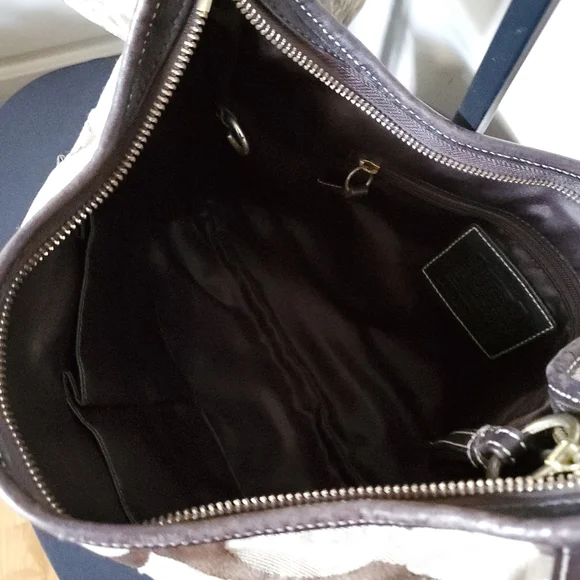 Coach Handbag Signature VGC - Picture 6 of 8